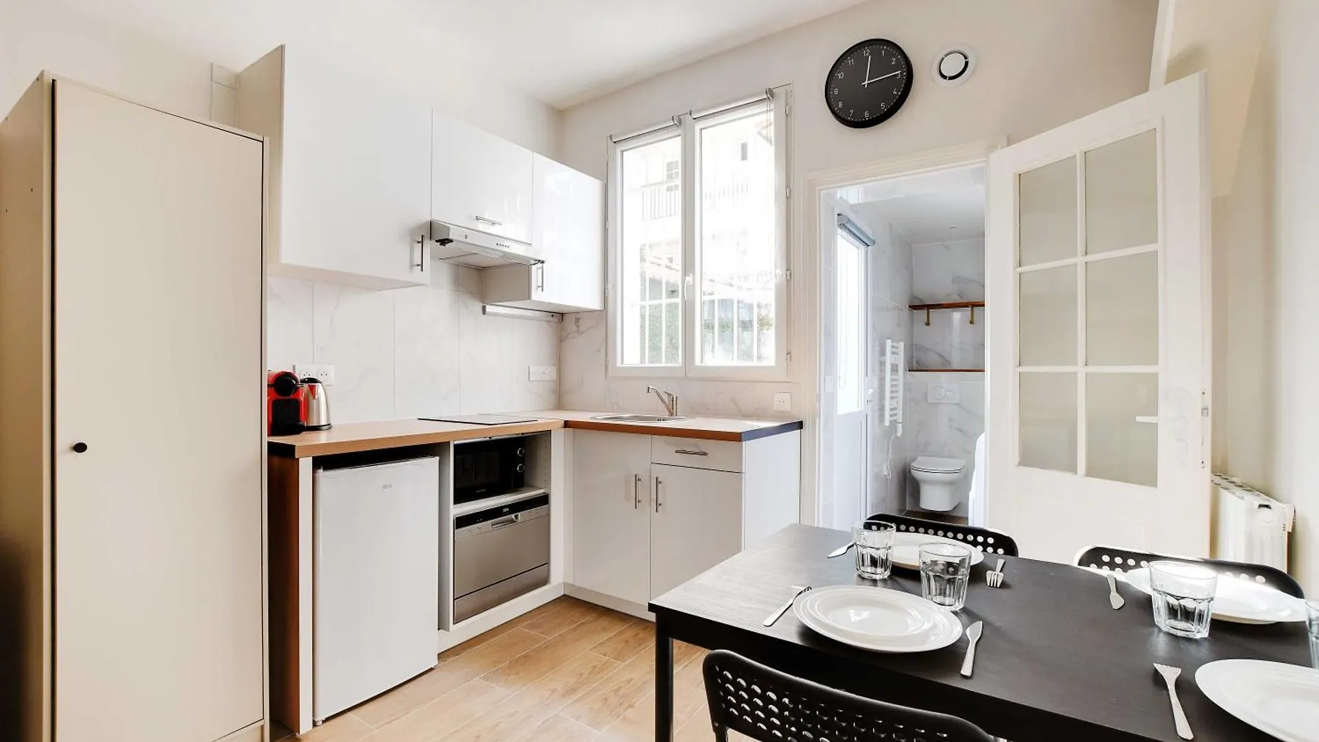 Studio With Garden - 4P - Canal St Martin Apartment Paris France